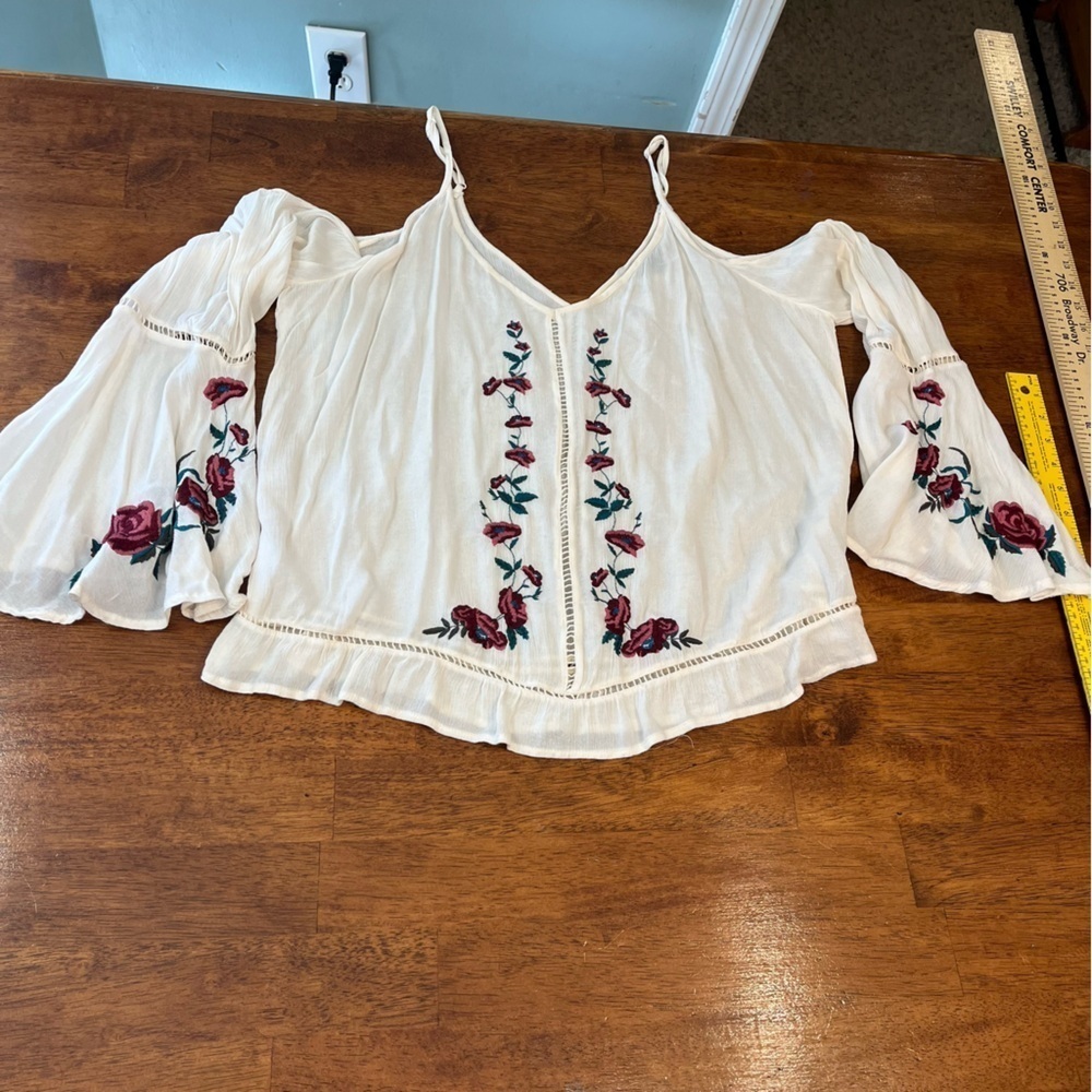 American Eagle Outfitters cream floral embroidered boho viscose blouse size Med